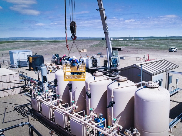 Helium extraction from natural gas